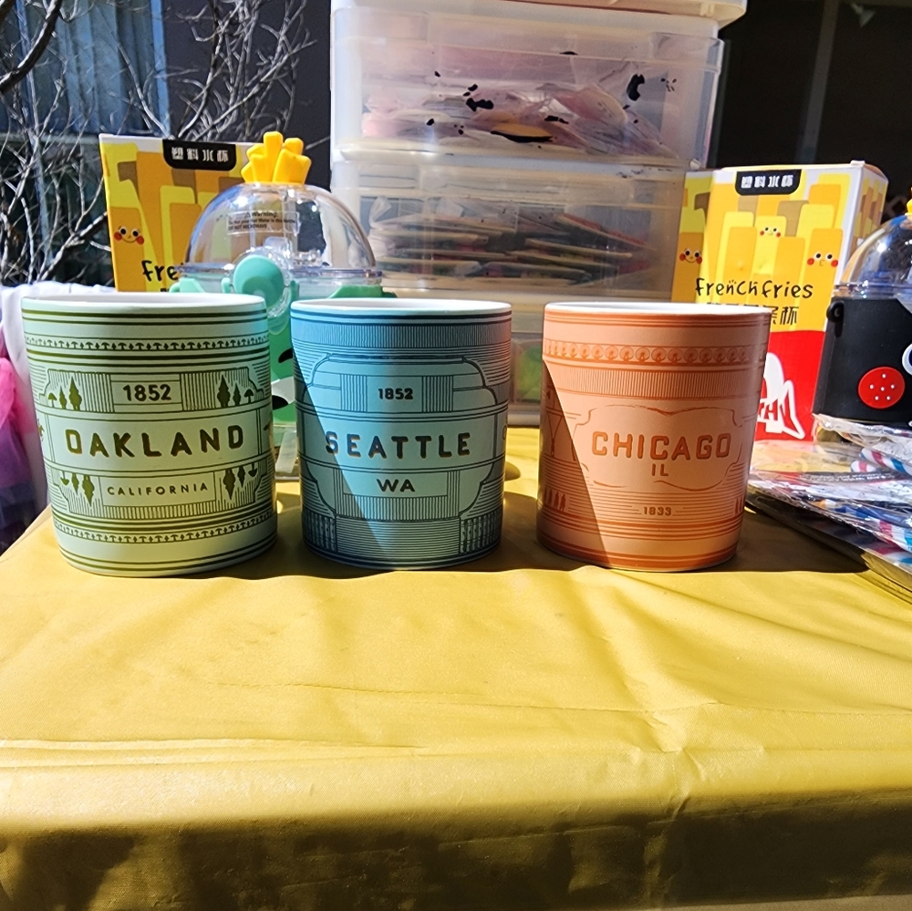 Peet's mugs set